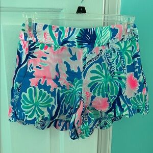 Lilly Pulitzer Tropical Print Scalloped Shorts